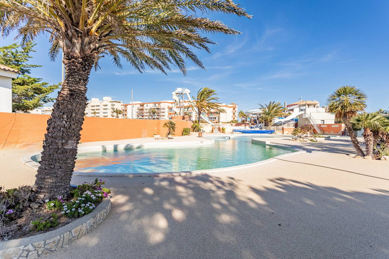 Apartamento entero, Apartamento 'Mobil Home 3ch Acces Direct Plage' con piscina privada, Wi-Fi y aire acondicionado in Canet-en-Roussillon, Côte d'Améthyste