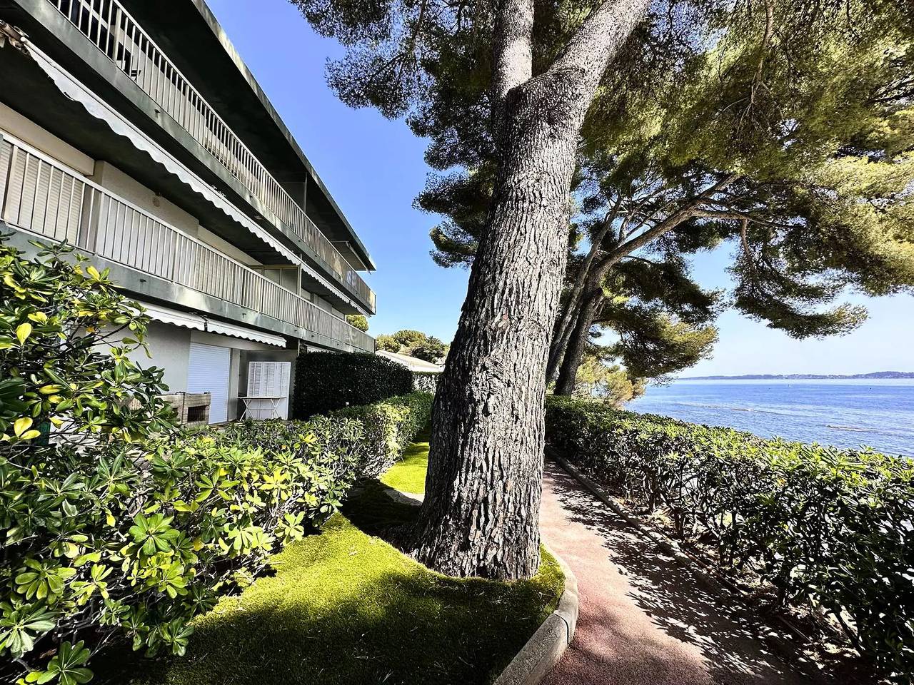Apartamento entero, Apartamento con aire acondicionado para 4 personas con vistas al mar y playa privada en Carqueiranne in Carqueiranne, Region de Toulon