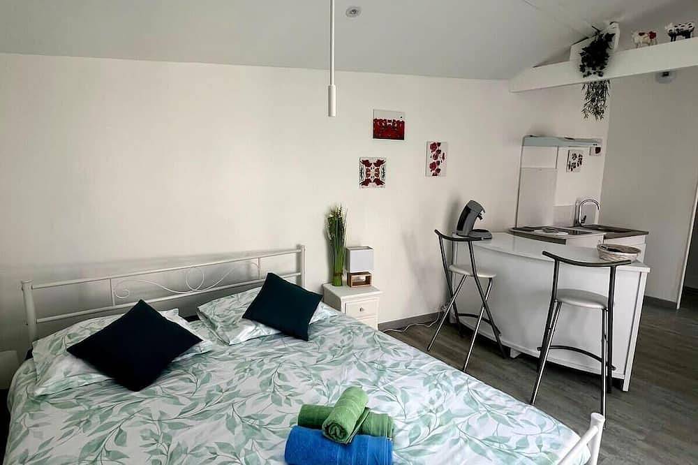 Entire apartment, Casa 4 Saisons - Studio - Piscine/Jardin - Proche centre-ville in Brive-la-Gaillarde, Brive-la-Gaillarde region