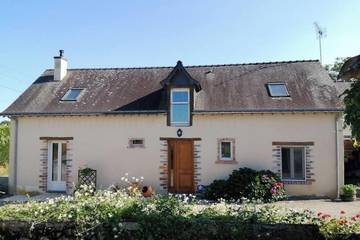 Gîte pour 6 personnes, avec jardin à Marigné-Peuton