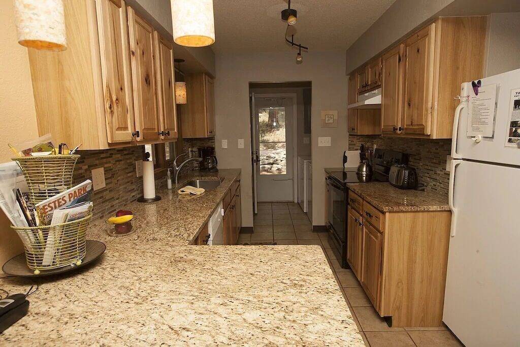 Steps away from Wild Basin:Rmnp- 2-bdrm cabin perfect for adventure or relaxing! in Allenspark, Boulder County