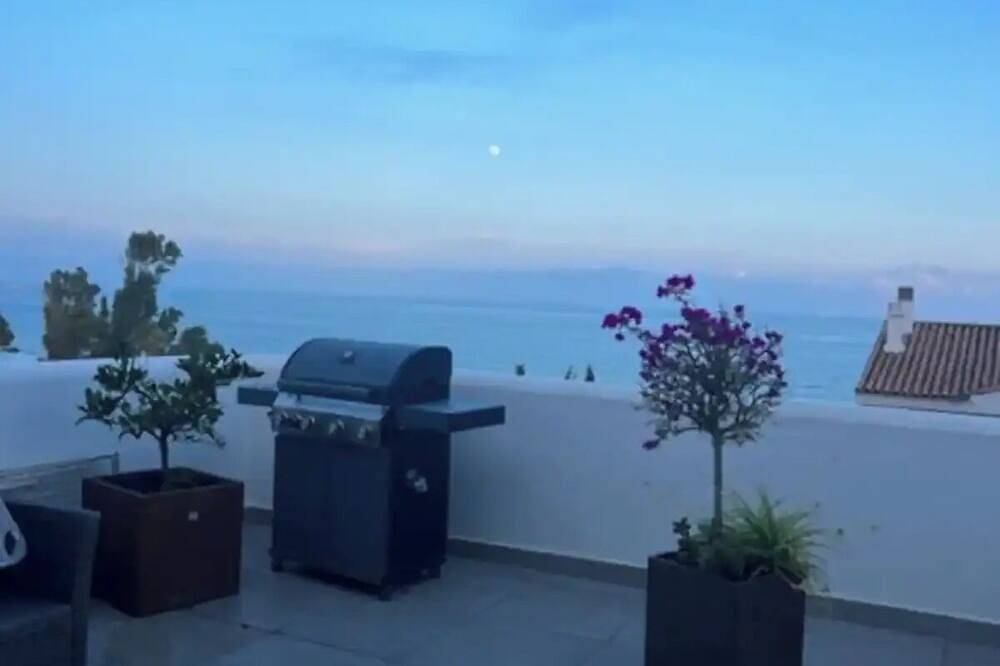 Apartamento entero, Paradise Penthouse on Meditereanian: right on beach and near old town in La Gaspara, Estepona