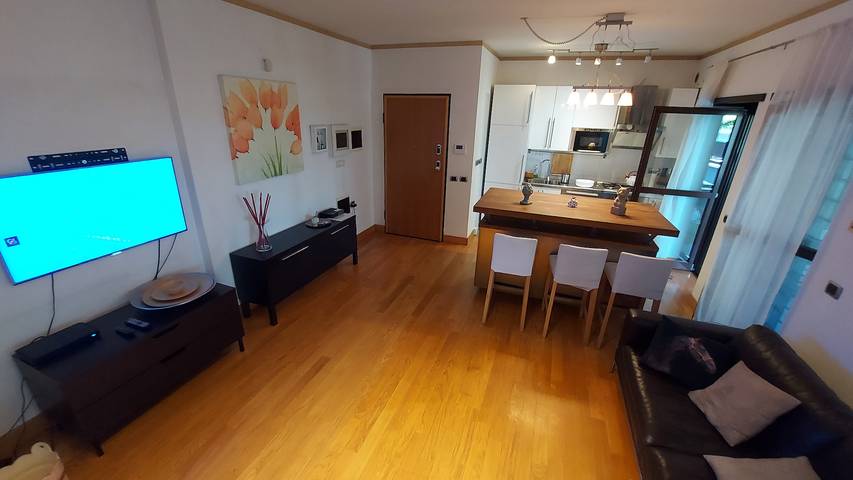 Ferienwohnung für 5 Personen, mit Balkon/Terrasse und Garten sowie Seeblick in Rom - 4