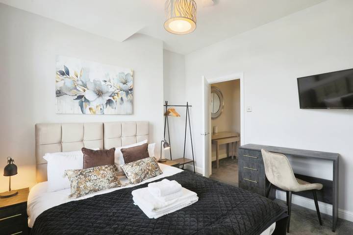 Large Luxury Home in Solihull - Sleeps 14, near Nec & Bhx in Solihull, Birmingham Area