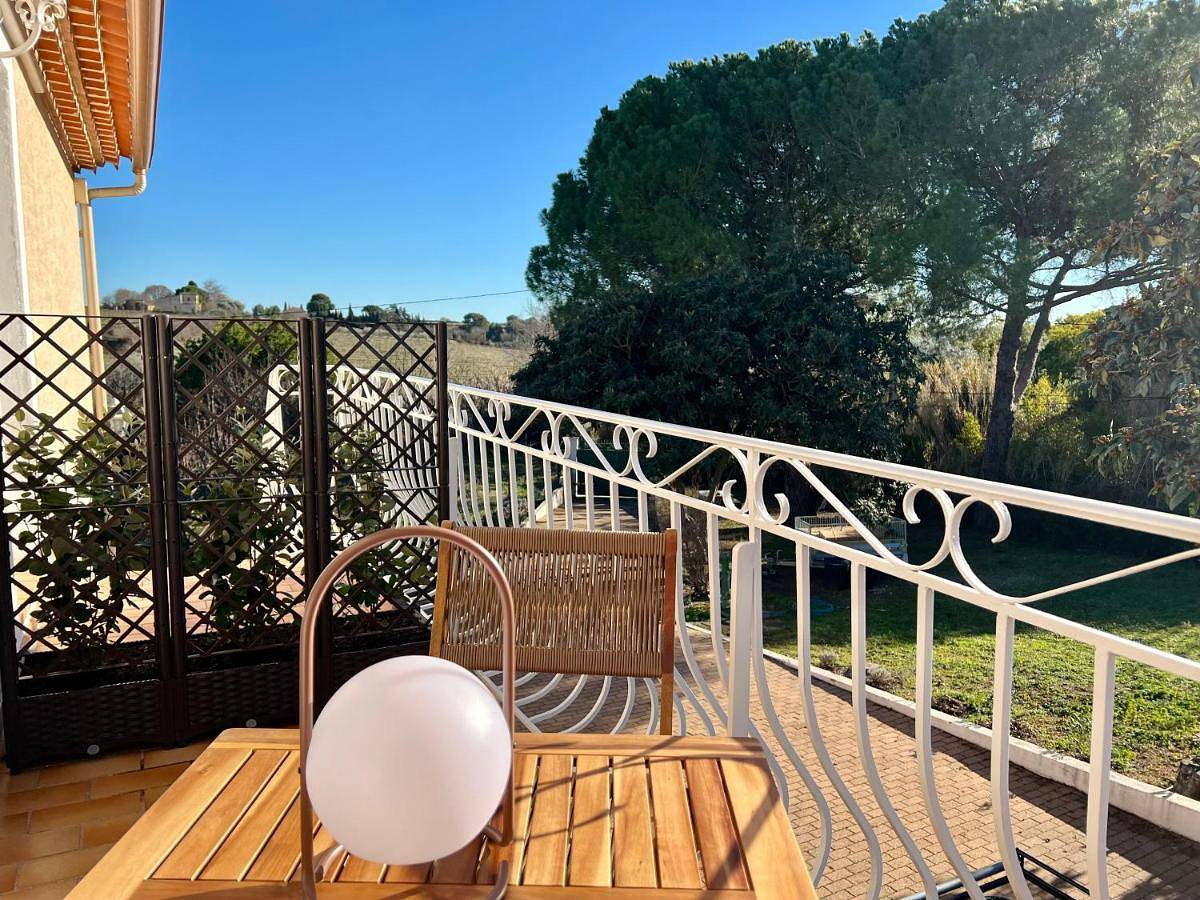 Double Room with Balcony in Pézenas, Côte méditerranéenne (France)