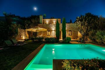 Ferienhaus für 6 Personen, mit Terrasse und Garten sowie Whirlpool in Griechenland