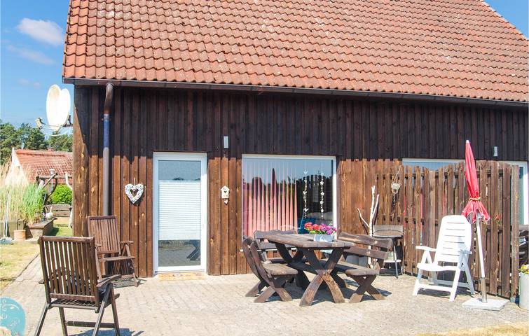 Ferienhaus für 4 Personen, mit Terrasse und Garten in Qualzow