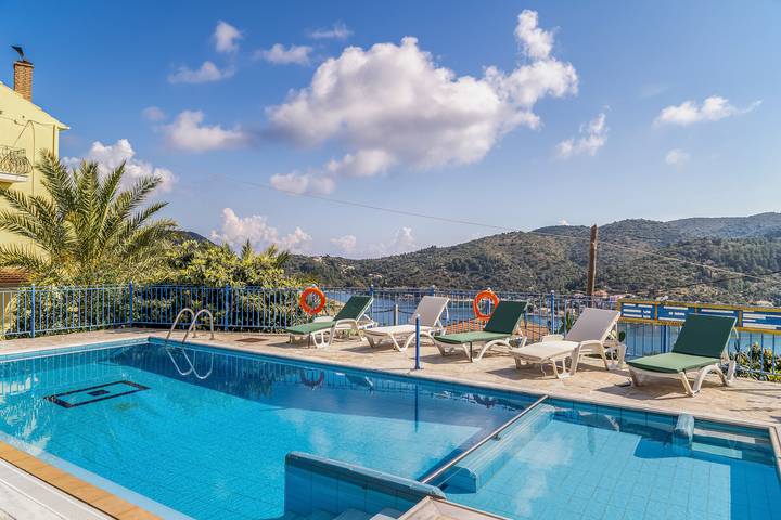 Gîte pour 3 personnes, avec bassin pour enfant ainsi que jardin et balcon dans Vathy - 2