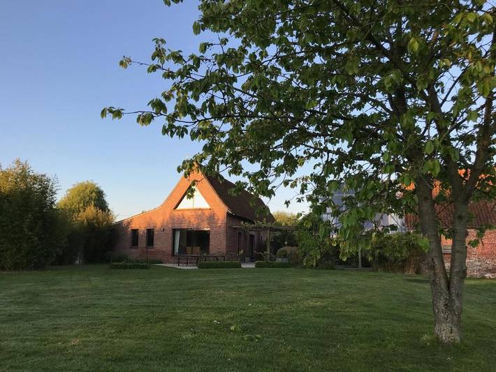 Location de vacances pour 14 personnes, avec jacuzzi et balcon ainsi que jardin et piscine à Arques