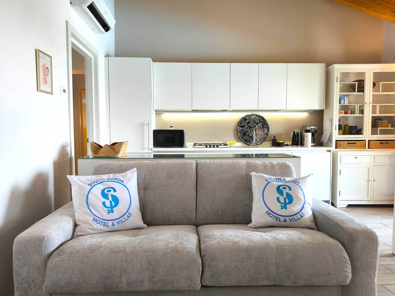 Apartamento entero, Sg Family - Abbey Home in Castelnuovo del Garda, Montañas Garda