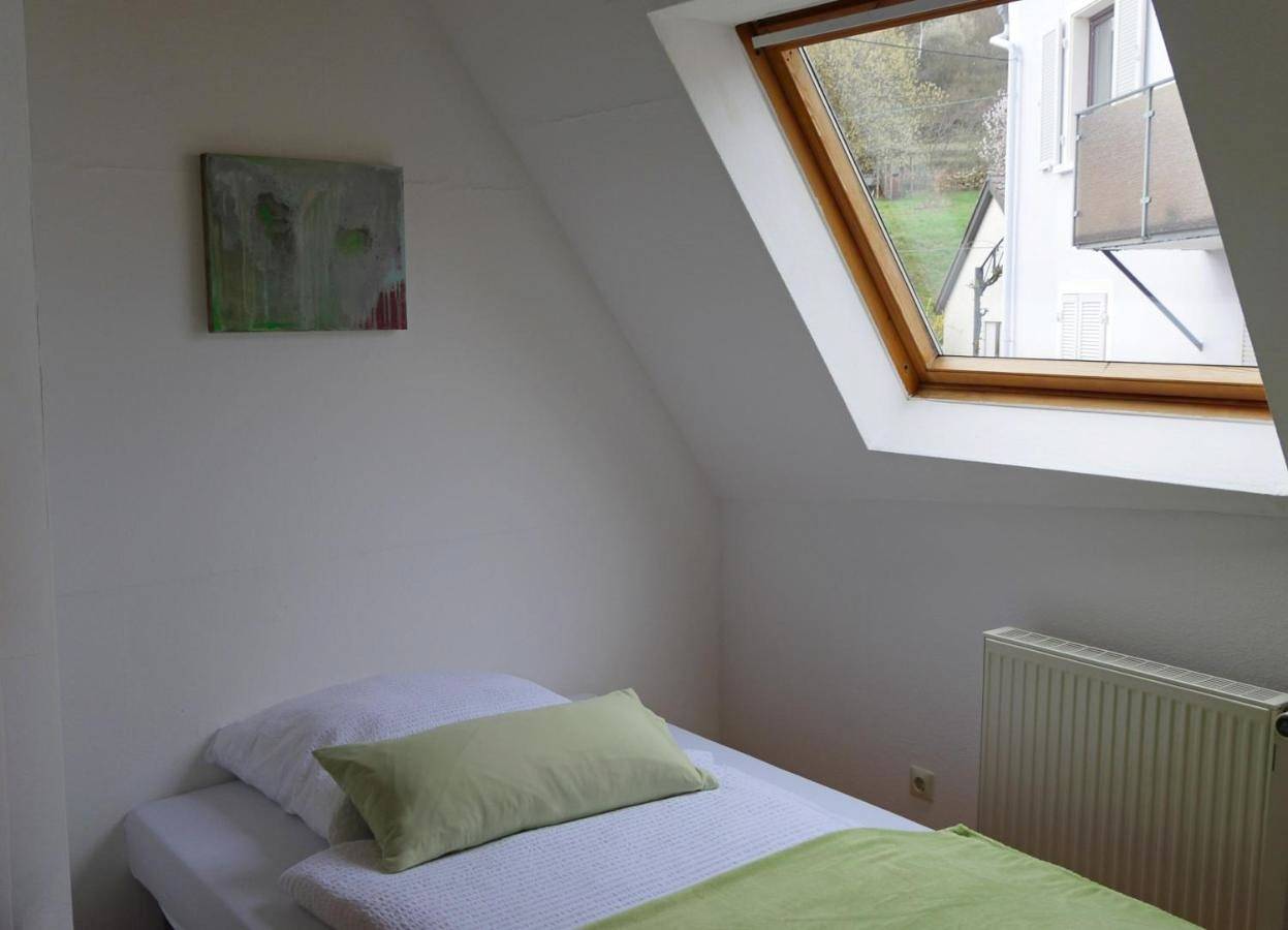 Ganze Wohnung, Three-Bedroom Apartment in Hambach (Neustadt), Neustadt an der Weinstraße