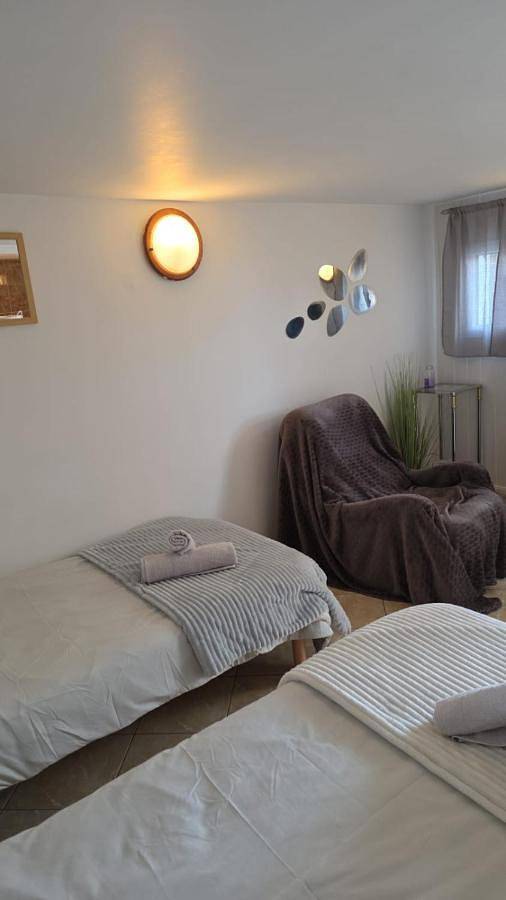 Appartement de vacances pour 2 personnes, avec piscine ainsi que jardin et terrasse, animaux acceptés