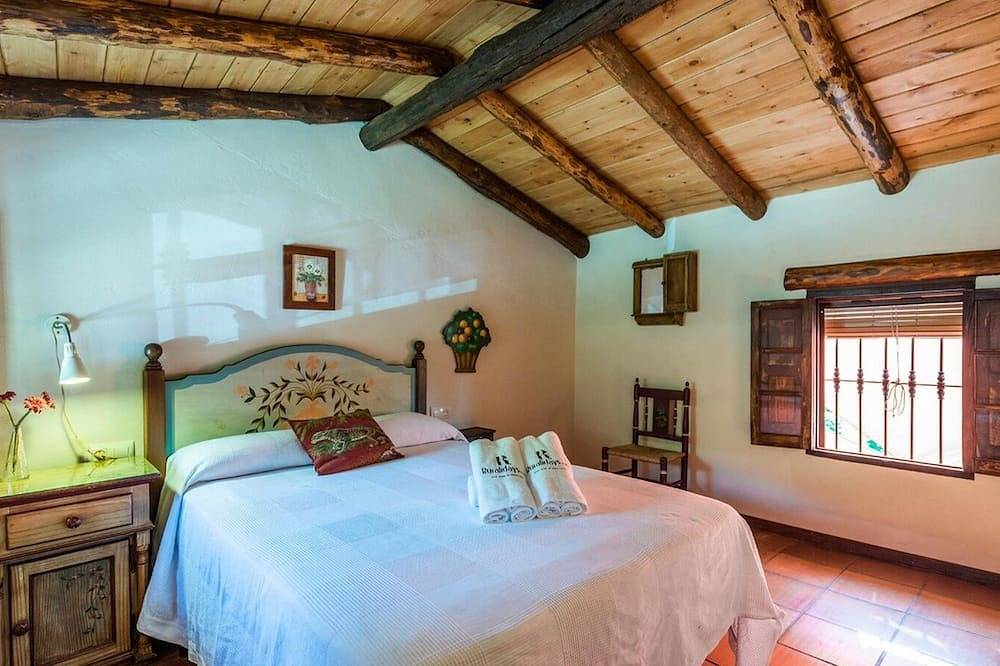 Casas El Tragaluz -  Navalgatos Fuenteheridos by Ruralidays in Fuenteheridos, Sierra de Aracena y Picos de Aroche