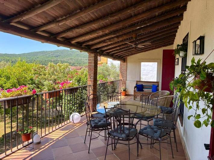 Casa de vacaciones para 10 personas, con jardín y terraza además de vistas y piscina - 1