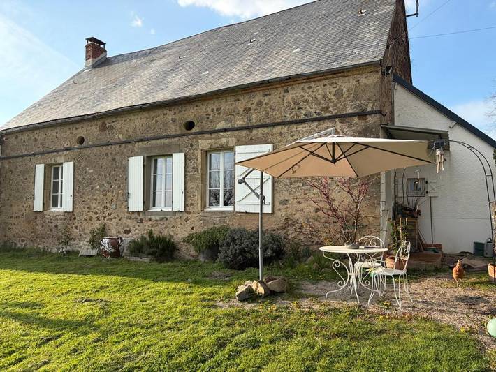 Location de vacances pour 3 personnes, avec jardin et vue à Préporché