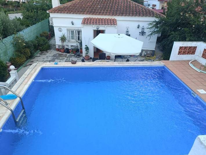 Casa de vacaciones para 4 personas, con jardín y piscina además de jacuzzi y sauna en Liria
