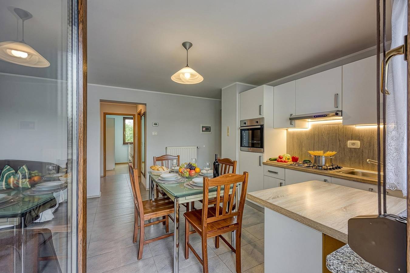 Ganze Wohnung, Ruj Karst Apartment with Balcony in Zizan, Slowenien