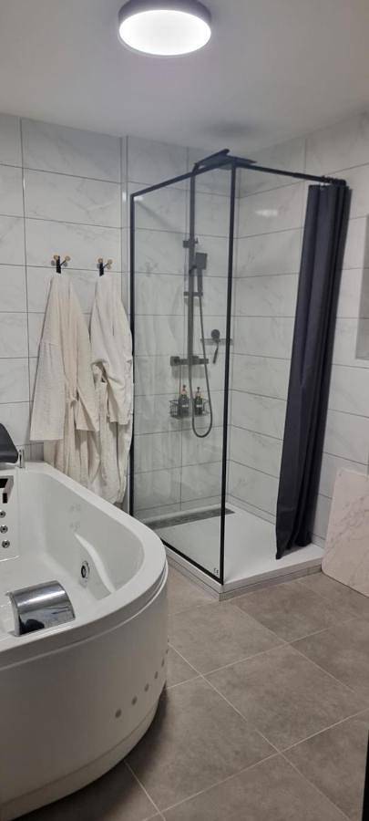 Gîte pour 4 personnes, avec jacuzzi à Charmes-sur-Rhône - 2