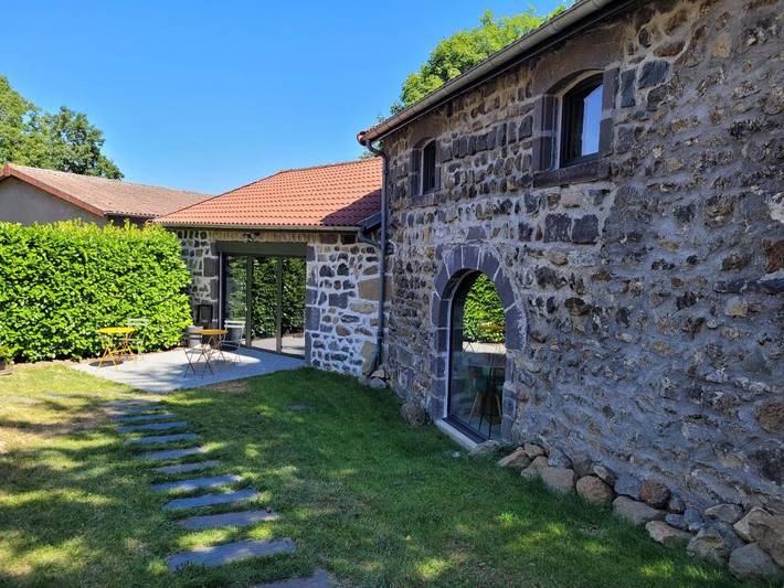 Gîte pour 3 personnes, avec Terrasse ainsi que Jardin et Vue à Orcines