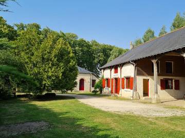 Gîte pour 11 personnes, avec jardin et jacuzzi à Vernou-sur-Brenne