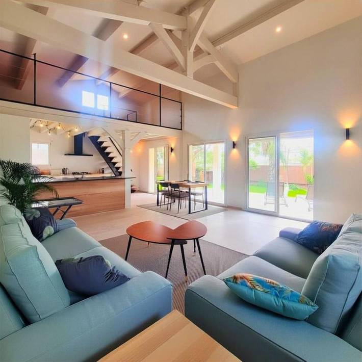 Location de vacances pour 8 personnes, avec piscine et jardin à Saint-Just