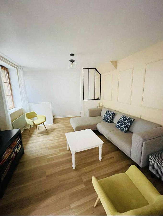 Two-Bedroom House in Saint-Fargeau, Région d'Auxerre