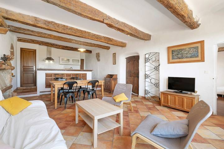 Gîte L'Azur in the Heart of the Historic Town in Saint-Jeannet, Mediterranean Coast (France)