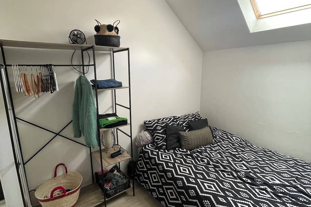 Private Room Sharing In a beautiful house in Éragny, Valle del Oise