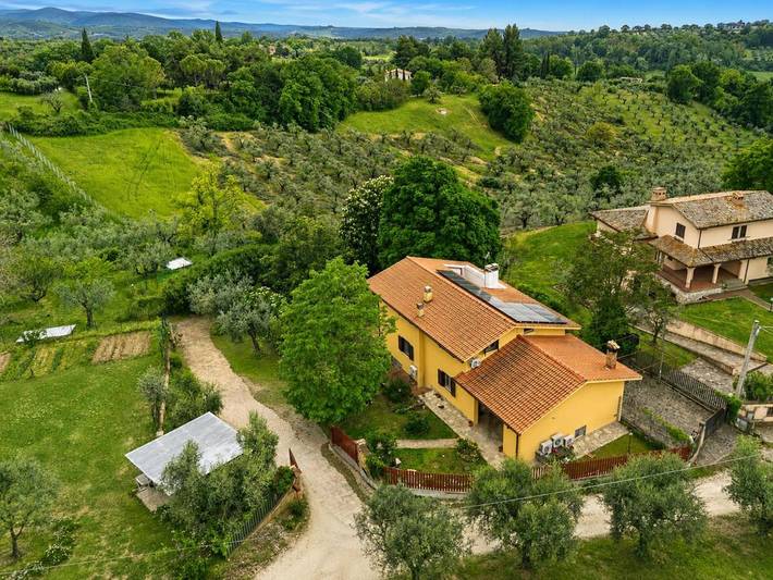 Gîte pour 4 personnes, avec Terrasse et Vue à Fara in Sabina - 2