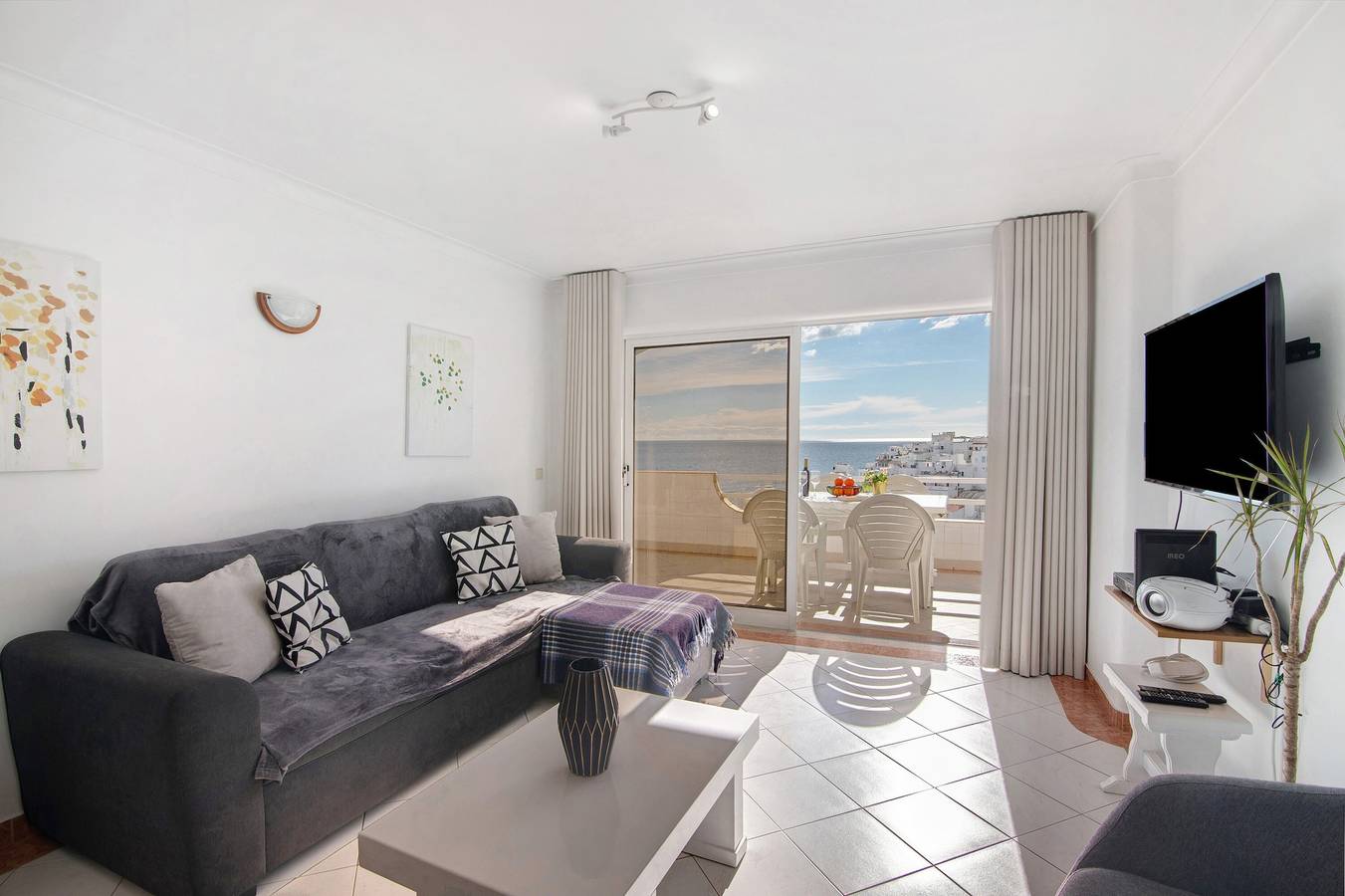 Entire apartment, Apartment 'Apartamento Varandas Do Mar' with Sea View, Wi-Fi and Air Conditioning in Albufeira, Faro District