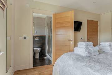 Log Cabin for 6 People in Falkirk, Scotland, Photo 2