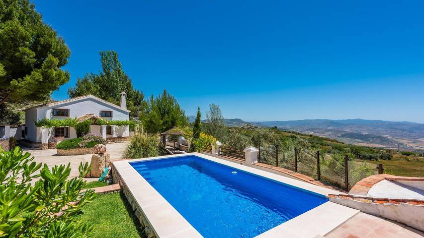 Villa for 6 people, with balcony/terrace and pool - 1
