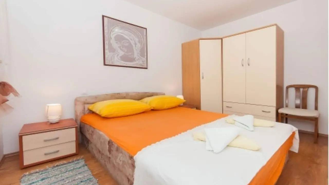 Ganze Ferienwohnung, Ferienwohnung für 9 Personen (90 m²) in Omiš in Plaža Lara, Omiš (Kroatische Adria)