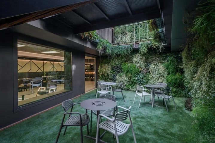 Hotel para 2 personas, con terraza y jardín - 1