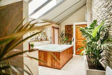 Gîte pour 2 personnes, avec jardin ainsi que terrasse et jacuzzi à Urville-Nacqueville