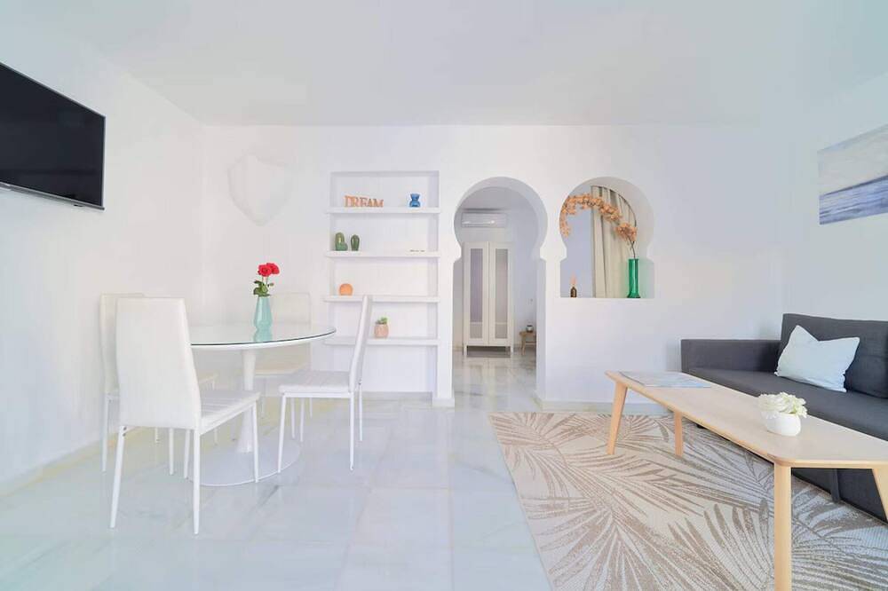 Entire apartment, Mauresque Pacifico Luxury in Torremolinos, Costa del Sol