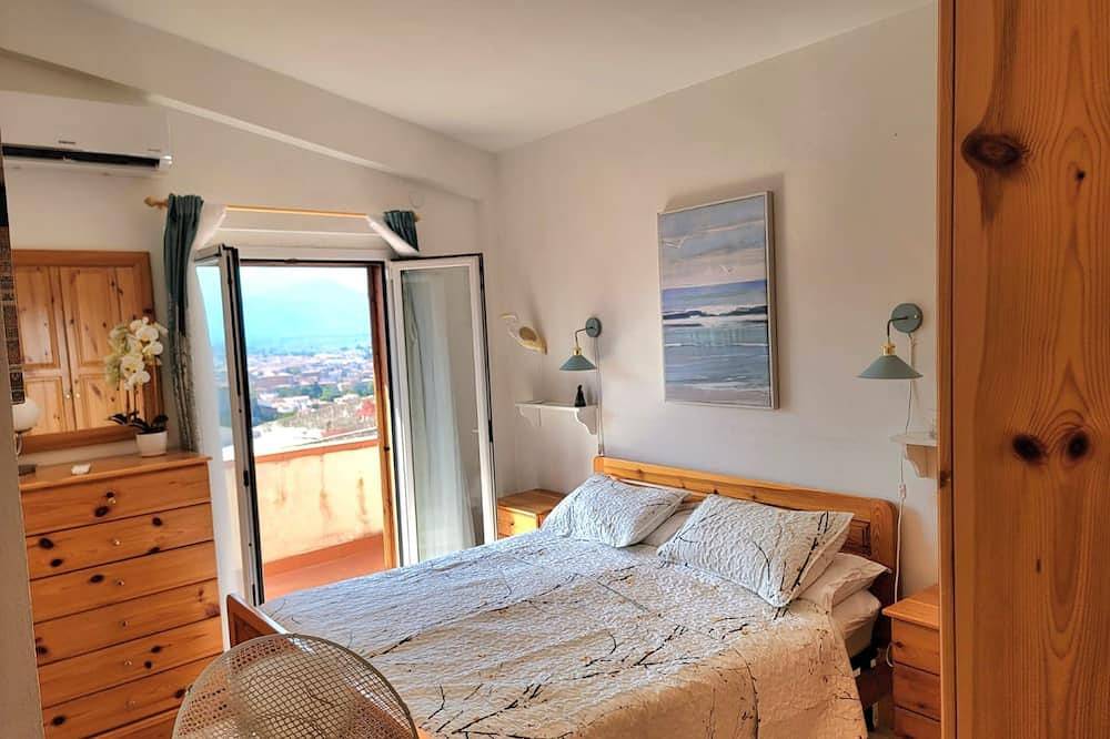 Panoramic ocean and mountain views town house Scalea, Calabria- sleep 7. in Scalea, Tyrrhenian Coast Kalabria