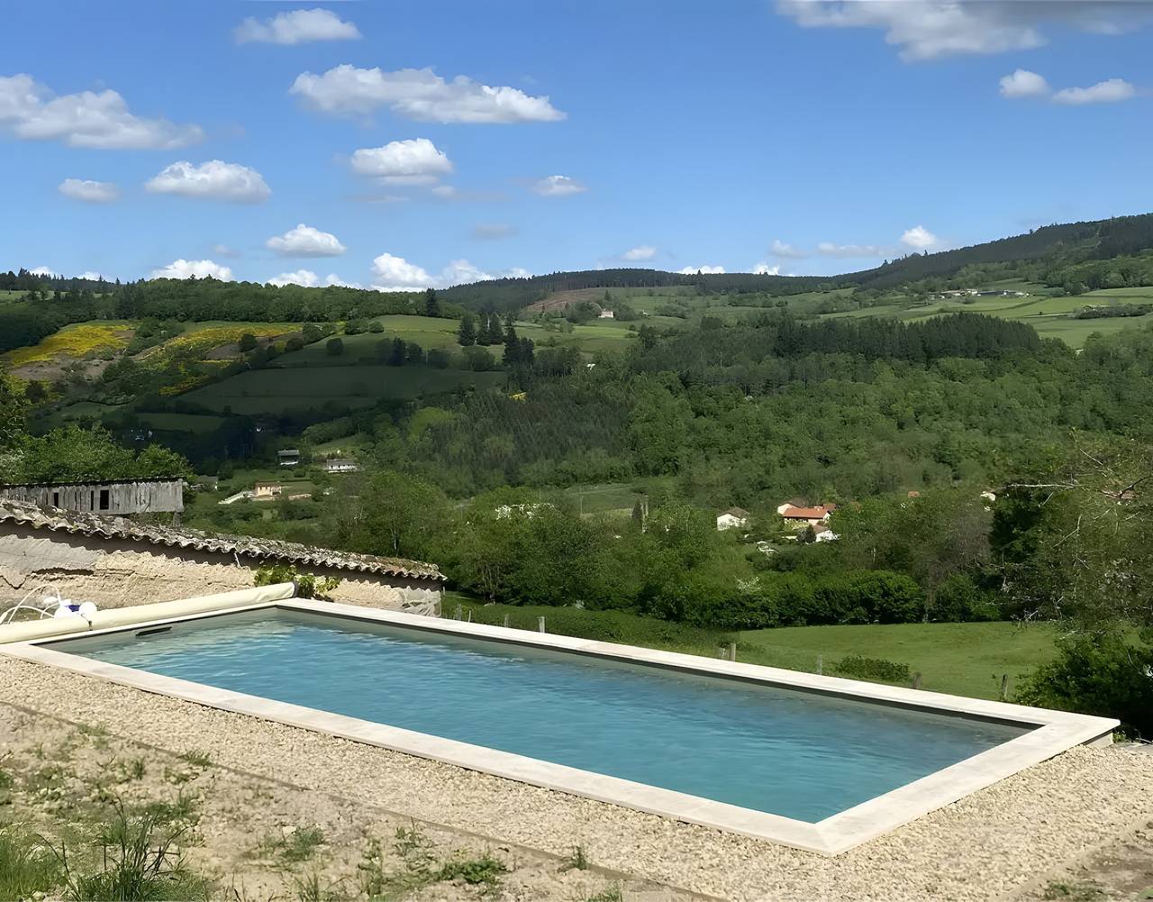 Casa vacanze "La Basse Cour" con piscina condivisa, terrazza e Wi-Fi in Ouroux, Villefranche-sur-Saone e dintorni