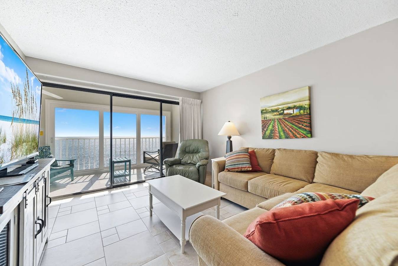 Entire apartment, Edgewater 82- floor to ceiling glass doors 2 bedrooms low density complex in Gulf Shores, Mobile Bay