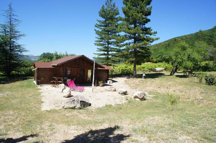 Gîte pour 3 personnes, avec jardin et terrasse ainsi que vue et piscine à Châteauneuf-de-Bordette - 3