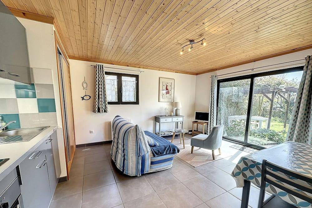 Maison en Bois de Plein Pied, au Calme Avec Jardin Fleuri Privatif de 300 m2 in Lesconil, Plobannalec-Lesconil