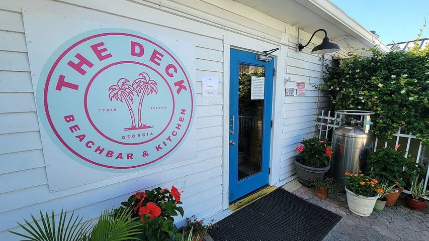 Beach rental for 8 people, with balcony and pool in Tybee Island