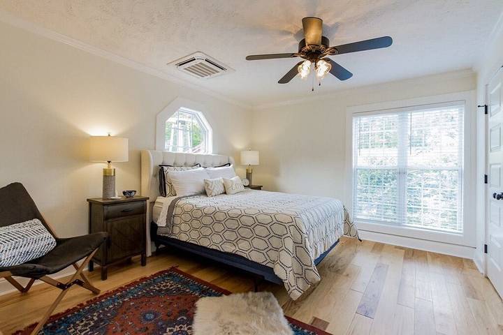 Barn for 6 people, with yard in Tennessee