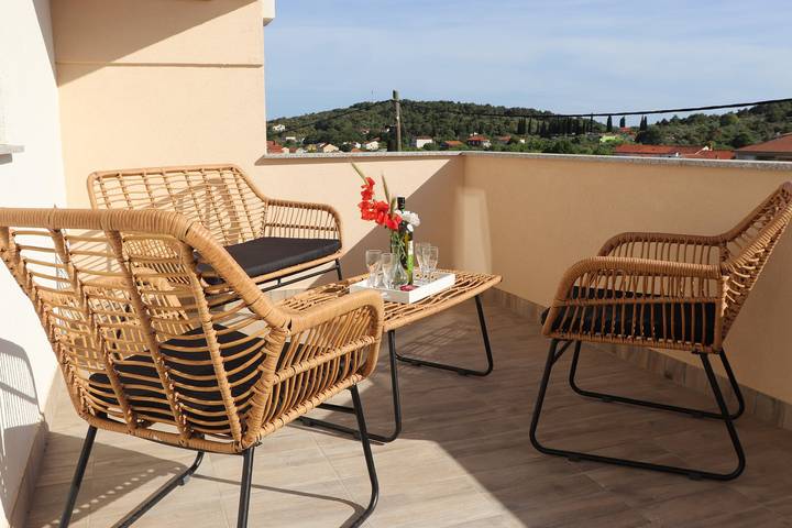 Ferienwohnung für 8 Personen, mit Balkon/Terrasse in Kukljica
