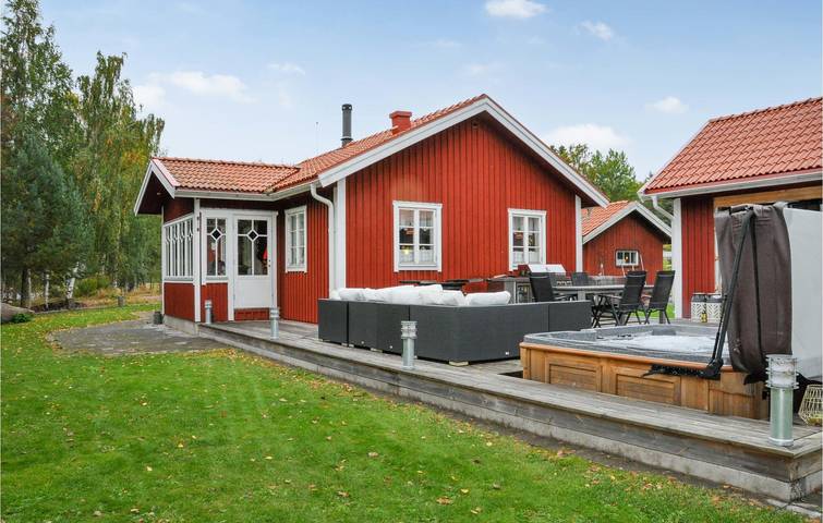 Vakantiehuis voor 6 personen, with Terras and Tuin as well as Sauna and Uitzicht op het meer in Värmland