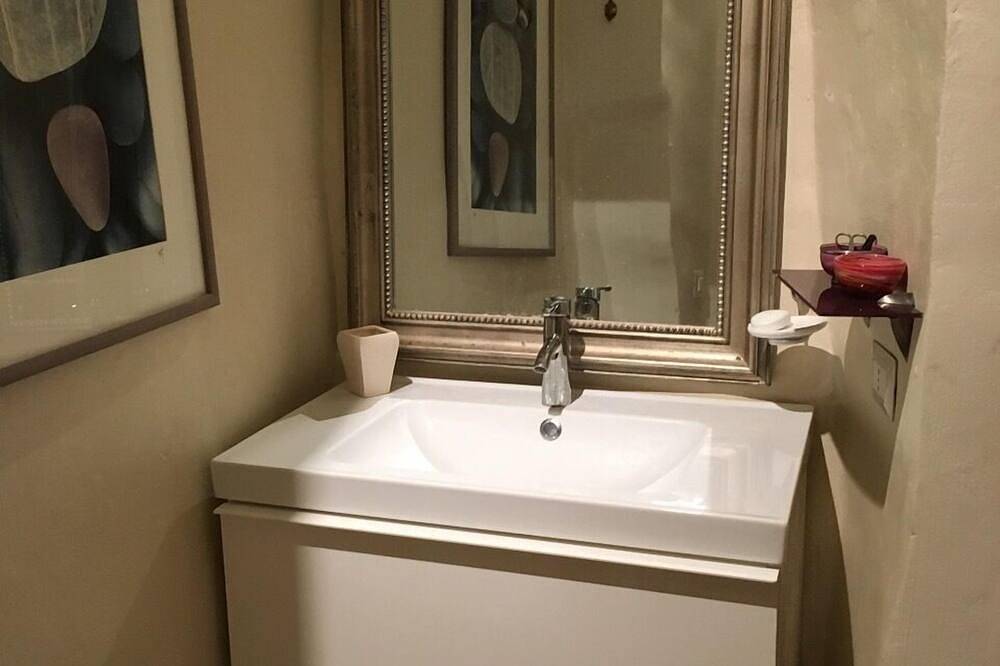 Entire apartment, Highly Rated - Stylish, self-contained apartment in central Todi in Todi, Perugia Province