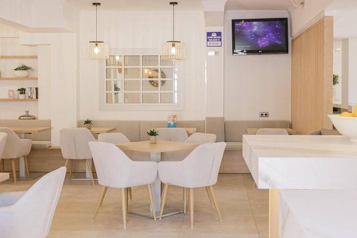 Hôtel pour 2 personnes, avec jardin et piscine à Palmanova (Espagne) - 2