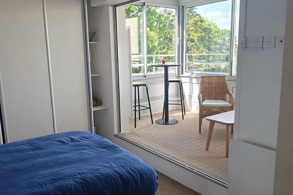 Ganze Wohnung, Studio in the greenery with view of Paris 12 mn paris Montparnasse in Meudon, Hauts-de-Seine