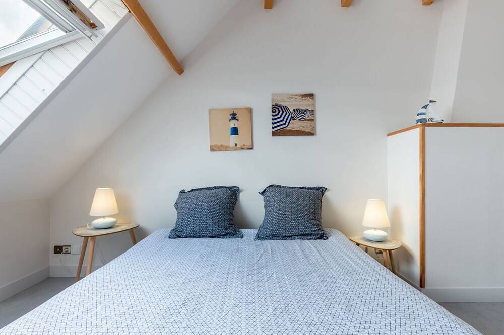 Atemberaubendes alleinstehendes Ferienhaus für 8 Leute mit  W-Lan, Tv und Terrasse in Hauteville-sur-Mer, Coutances und Umgebung