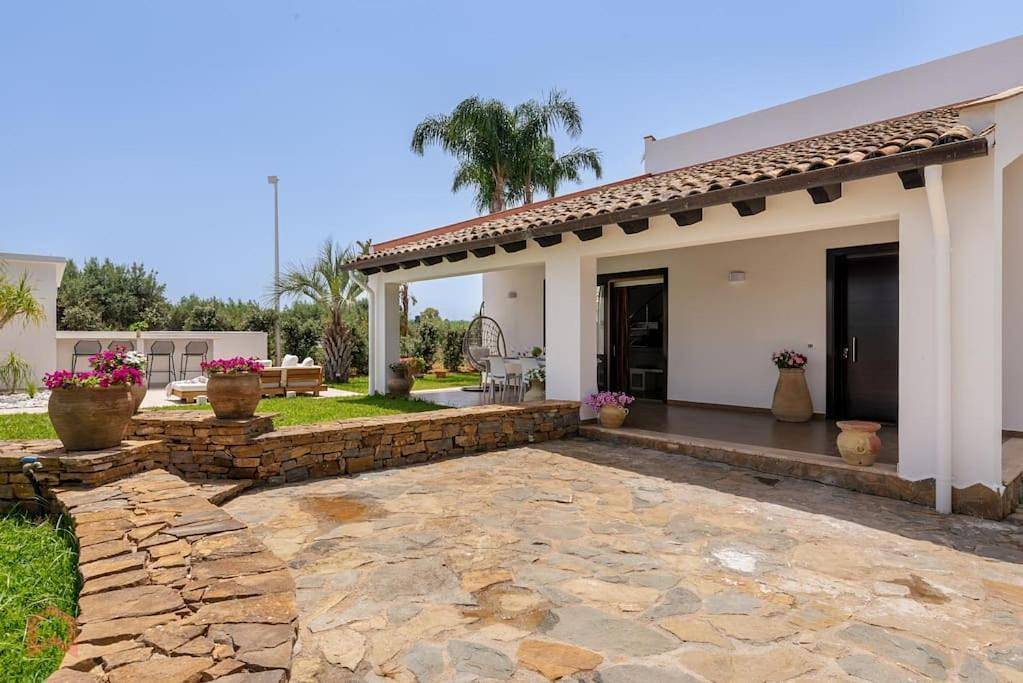 Posh villa with pool & jacuzzi in Balestrate, Provincia di Palermo